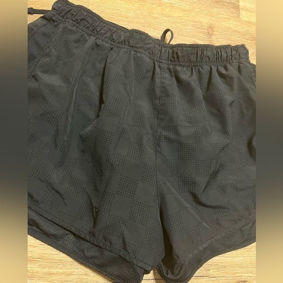 NIKE Women’s Dri-fit Checkered Mesh Running Shorts - Picture 7 of 7